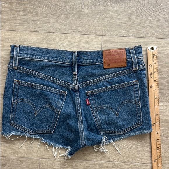 Levi's Blue Jean Shorts Distressed Cut-Off Style - Picture 4 of 6